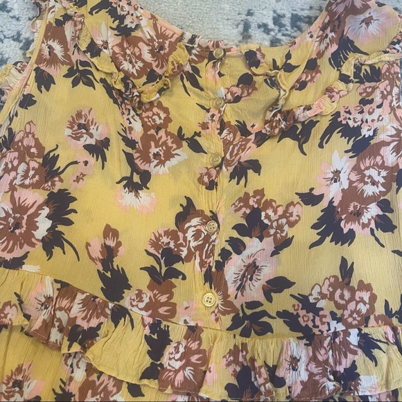 Pleione Ruffle Tank Top - Picture 5 of 7